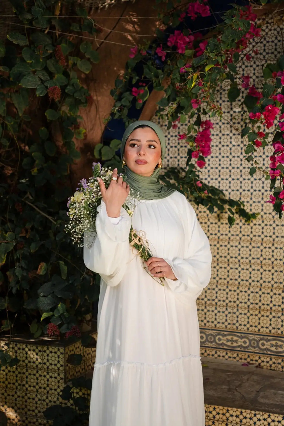 ابيض